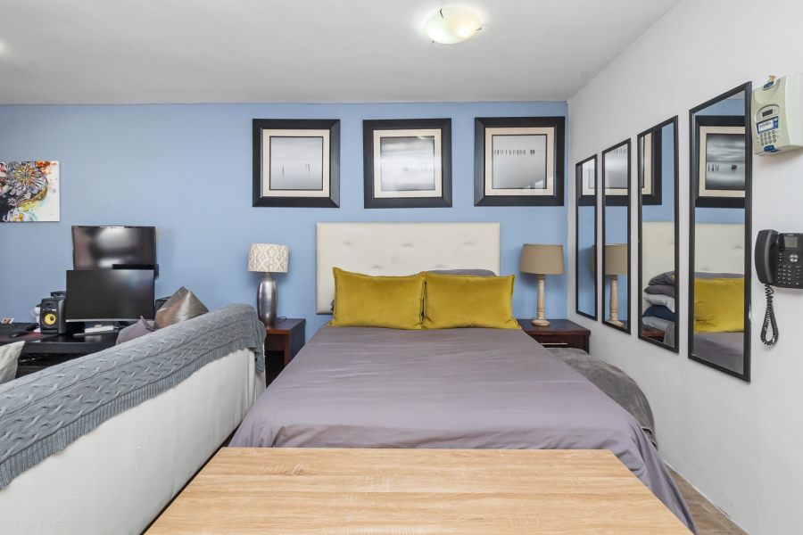 1 Bedroom Property for Sale in Zonnebloem Western Cape
